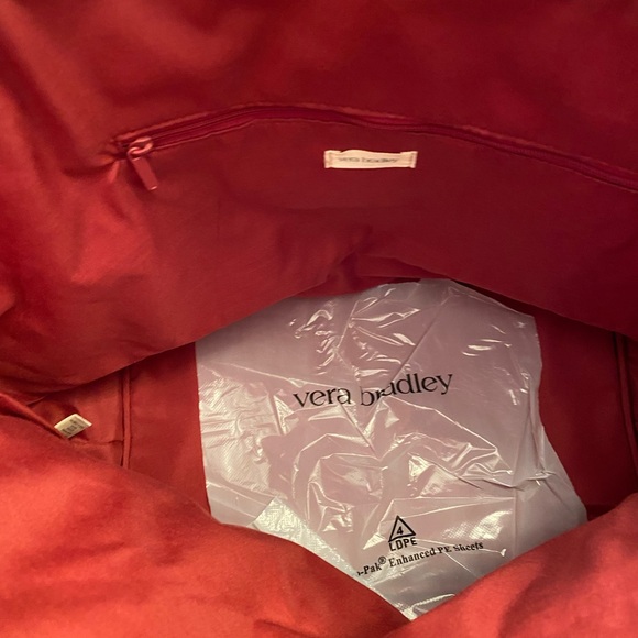 Vera Bradley Essential Grand Tote In Holiday Hounds NWT. 20” X 15” - Picture 7 of 7